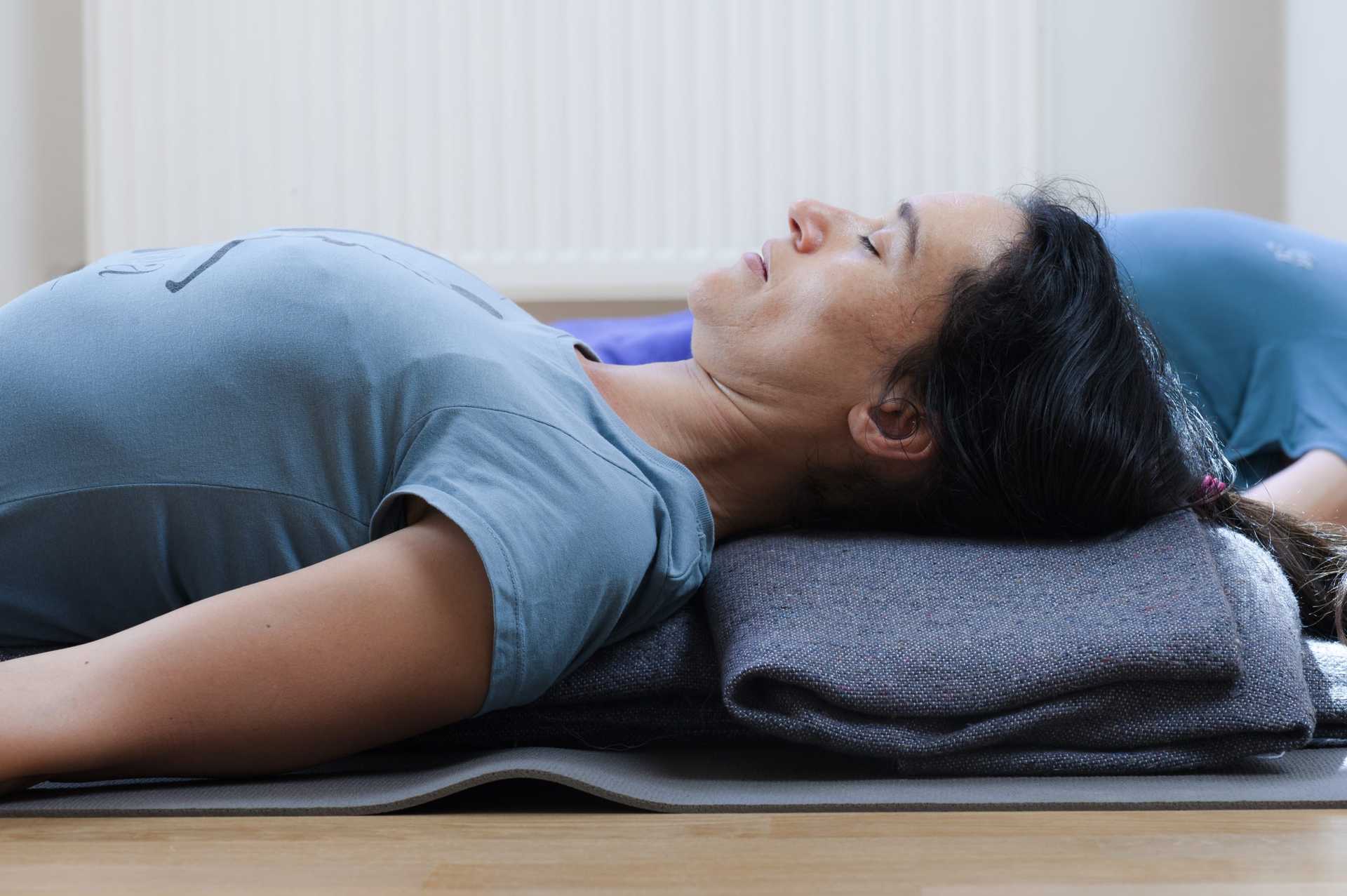 Yoga et grossesse : postures et conseils