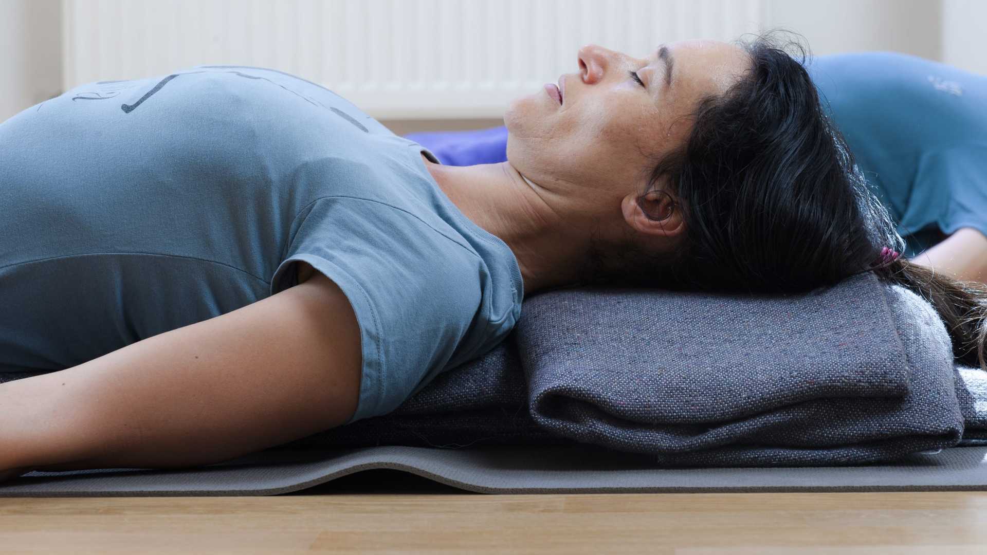 Yoga et grossesse : postures et conseils